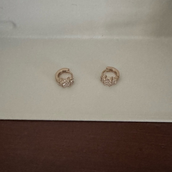 NWOT Unbranded Small Gold Hoops with 3 Clear Stones - Picture 5 of 5